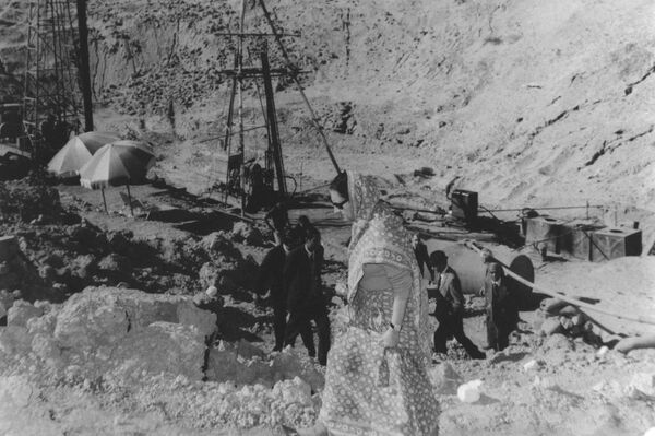 Премьер-министр Индии Индира Ганди посещает испытательный полигон Покхран, Индия, 1974 год  - Sputnik Латвия