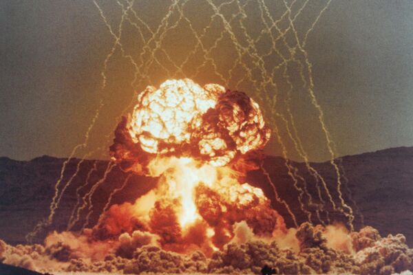 Ядерный взрыв в пустыне,  Невада - Sputnik Латвия