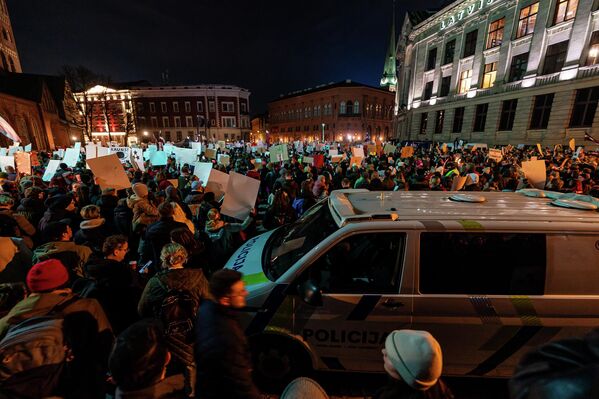 На фото: участники протестной акции  - Sputnik Латвия