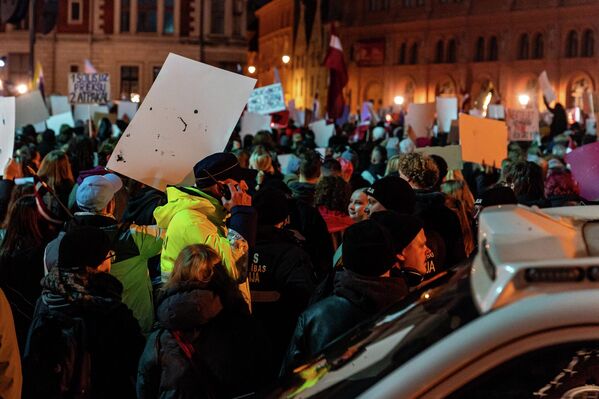 Акция прошла под лозунгом: Nosargāsim Māti Latviju (&quot;Защитим Мать Латвию&quot;) - Sputnik Латвия