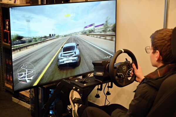 На мероприятии представлены игры на любой вкус, в том числе множество симуляторов. - Sputnik Латвия