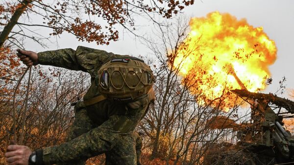 Боевая работа самоходной пушки 2С7 Пион группировки Запад - Sputnik Латвия