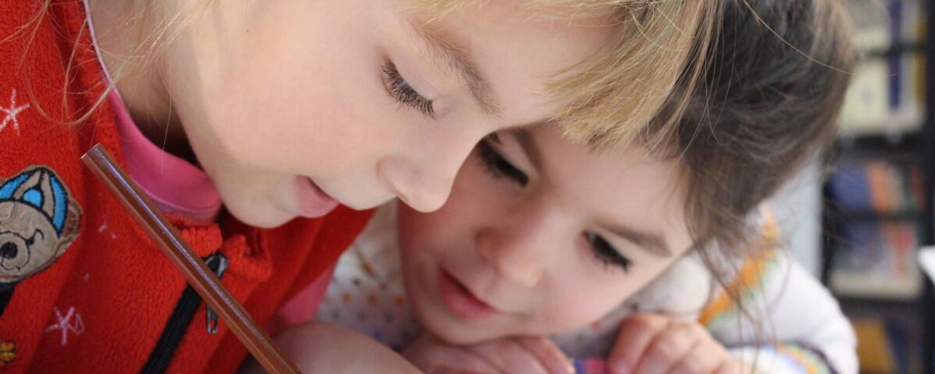 Школьники на уроке  - Sputnik Латвия, 1920, 14.04.2026