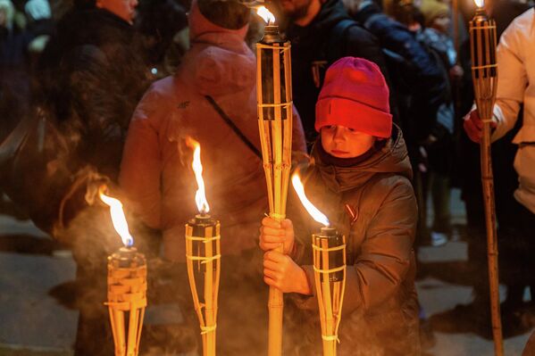 Девочка с факелом  - Sputnik Латвия