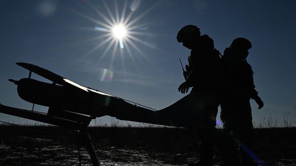 Как беспилотные расчеты ВС России охотятся за техникой ВСУ - Sputnik Латвия