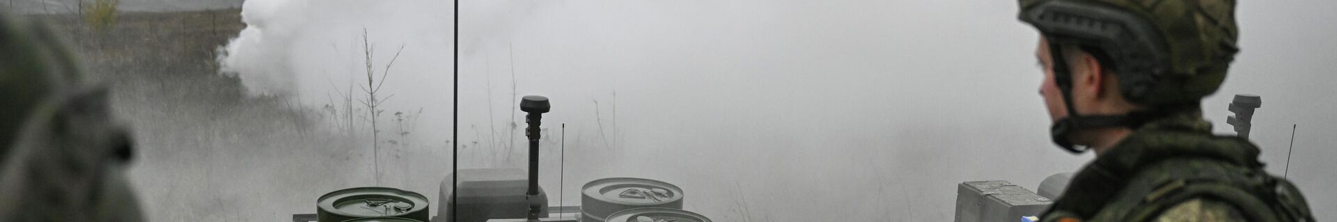 Подготовка операторов робототехнических комплексов Курьер войск РХБЗ группировки Центр - Sputnik Латвия, 1920, 28.02.2022