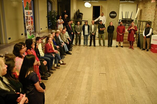 Также праздничные мероприятия пройдут 15 и 16 ноября, на них можно будет познакомиться с культурой других национальных общин, проживающих в Литве. - Sputnik Латвия