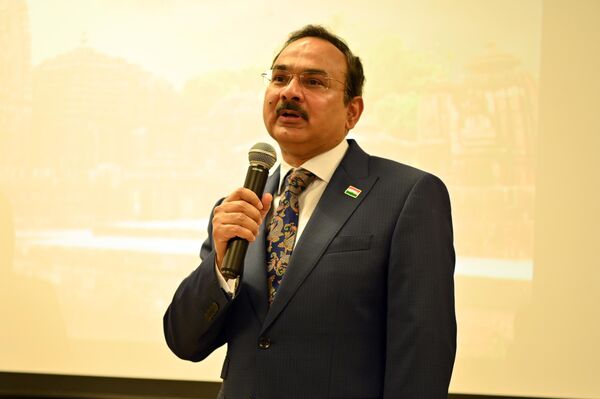 На фото: чрезвычайный и полномочный посол Индии в Литве Девеш Уттам. - Sputnik Латвия