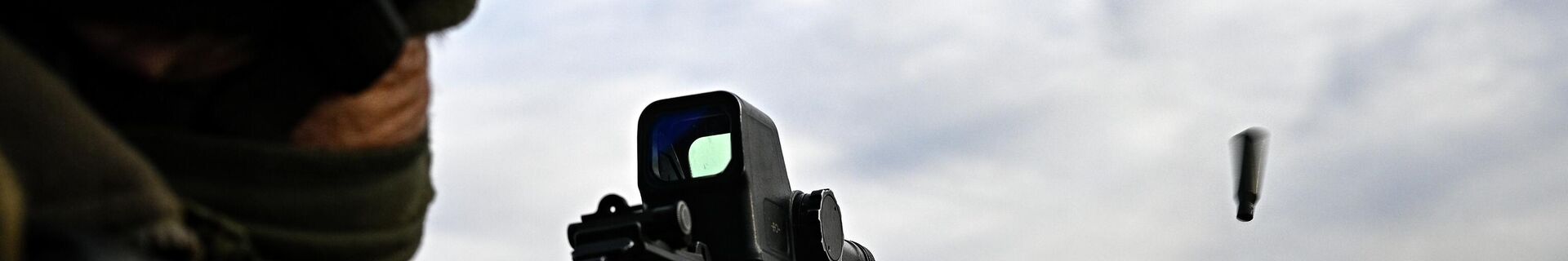 Отработка военнослужащими 1-й разведывательно-штурмовой бригады Волки добровольческого корпуса Южной группировки войск боевого слаживания в зоне проведения СВО - Sputnik Латвия, 1920, 28.02.2022