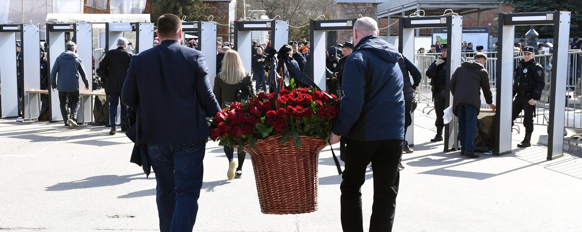 Вход на Троекуровское кладбище в Москве - Sputnik Латвия, 1920, 18.11.2025