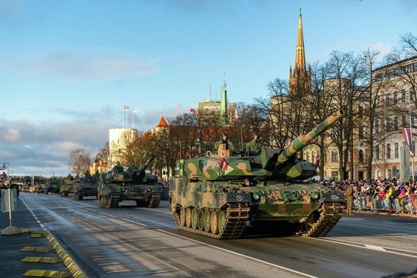 На параде представили широкий спектр военной техники - Sputnik Латвия