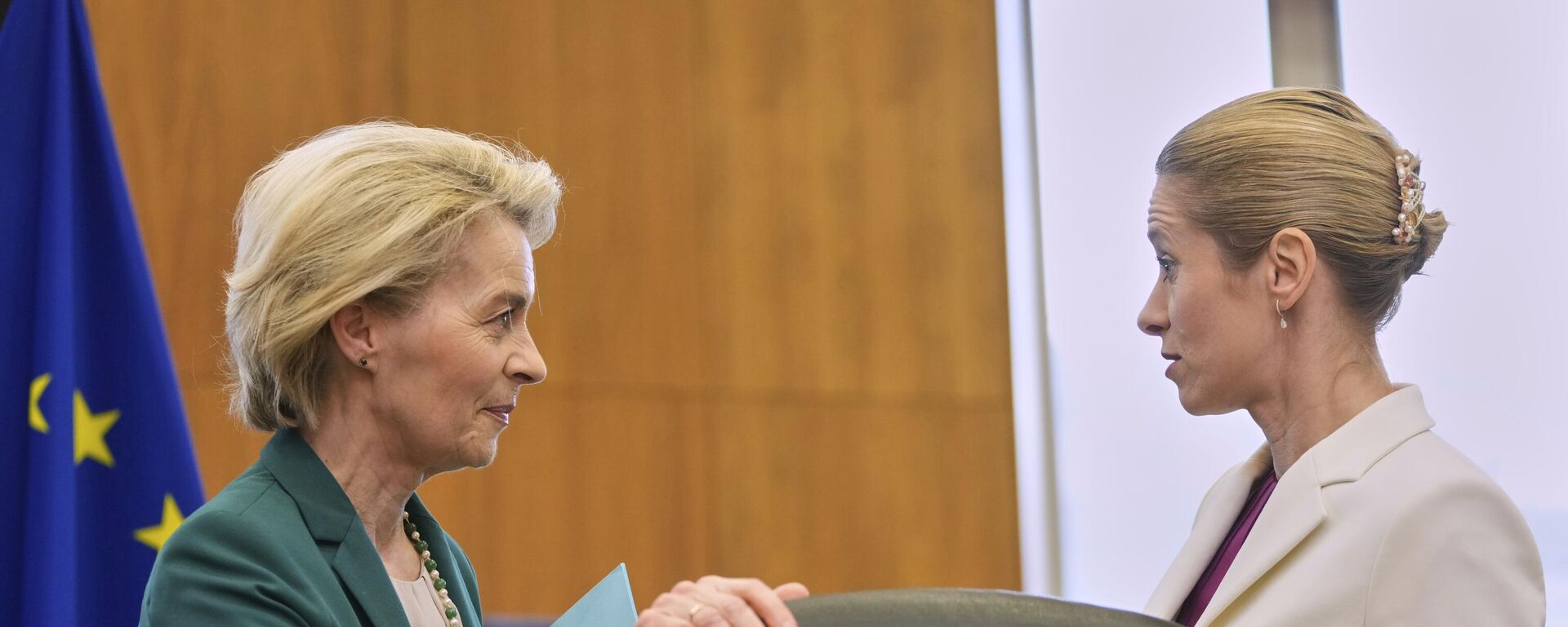 Глава Еврокомиссии Урсула фон дер Ляйен и глава евродипломатии Кая Каллас - Sputnik Латвия, 1920, 19.11.2025