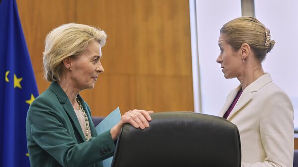 Глава Еврокомиссии Урсула фон дер Ляйен и глава евродипломатии Кая Каллас - Sputnik Латвия