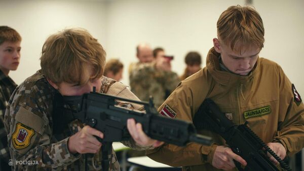 Визит Яунсардзе в Государственный полицейский колледж - Sputnik Латвия