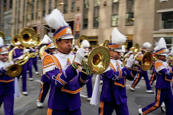 Одно из традиционных мероприятий в честь праздника – парад Macy&#x27;s  - Sputnik Латвия