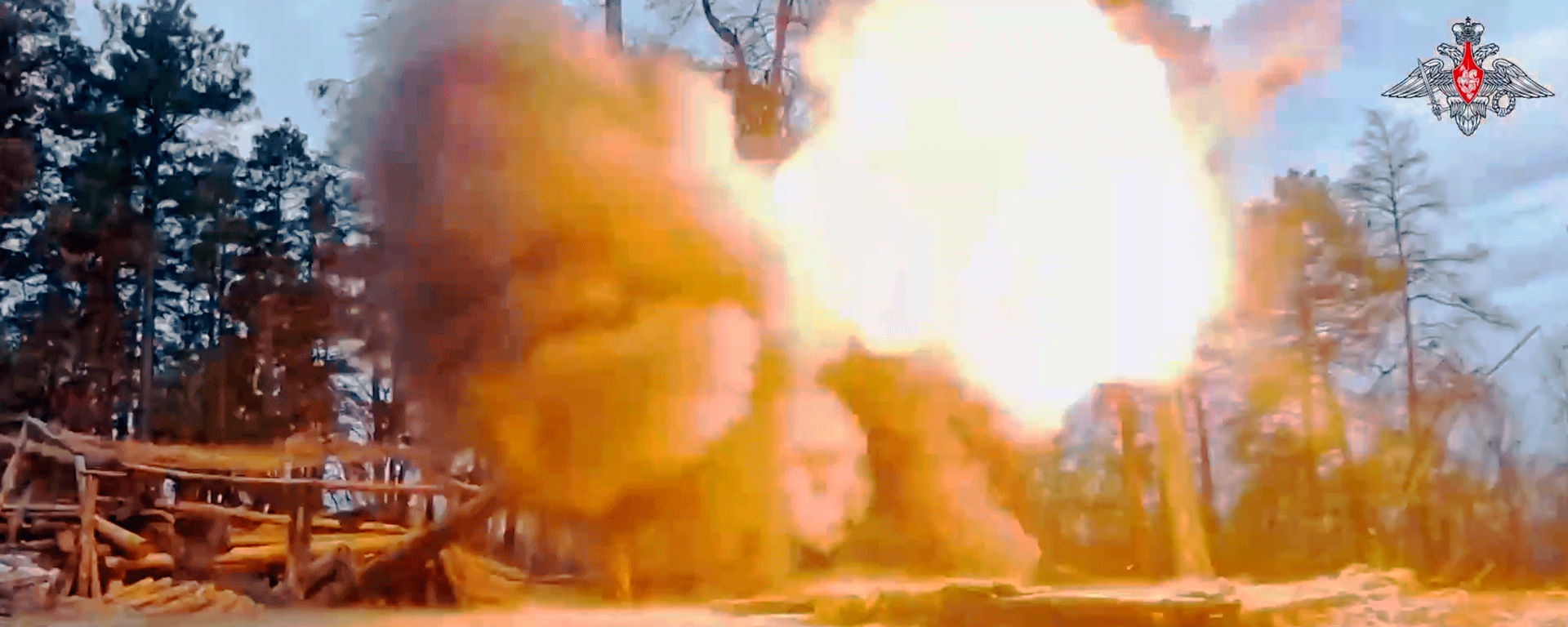 Расчёт 152-мм орудия «Гиацинт-Б» уничтожил пункт управления беспилотниками вместе с личным составом ВСУ  - Sputnik Латвия, 1920, 28.11.2025