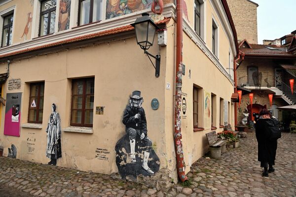 Район Вильнюса Ужупис на протяжении многих лет славится своим внутренним духом искусства.  - Sputnik Латвия