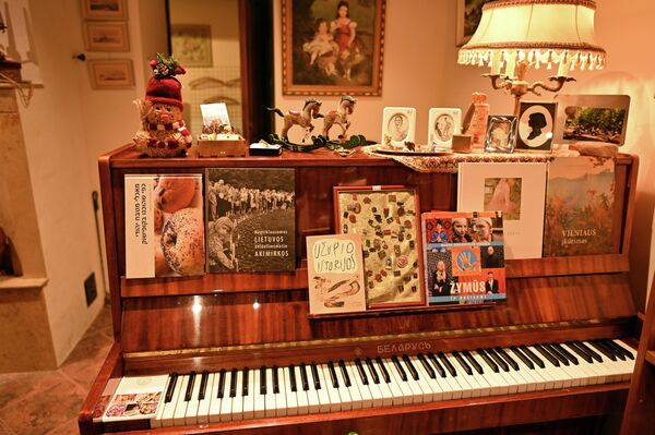 На фото: магазин художественных изделий, где установлен меномат. - Sputnik Латвия