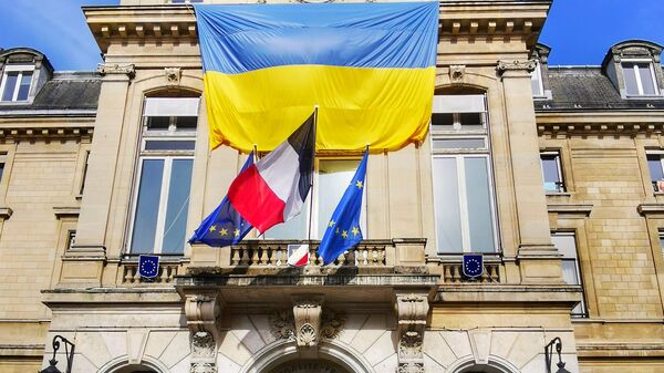 Флаги Франции и Украины  - Sputnik Латвия