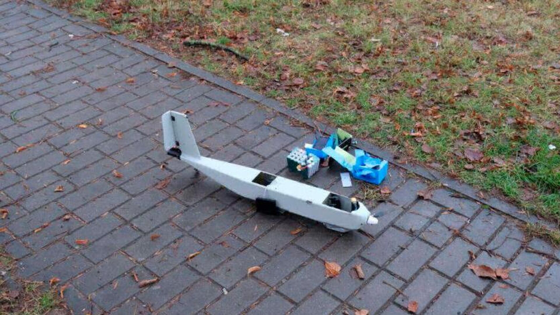 БПЛА неизвестного происхождения, обнаруженный в Гродно  - Sputnik Латвия, 1920, 01.12.2025