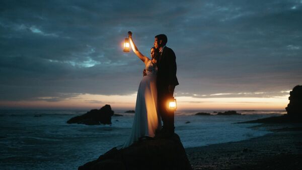 Снимок фотографов Sammie & Micah	Chaffin, победивший в категории LIT конкурса 2025 International Wedding Photographer of the Year - Sputnik Латвия