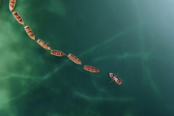 Снимок фотографа Дженнифер Грюнауэр, попавший в финал номинации в ​​категории &quot;Вид сверху&quot; - Sputnik Латвия