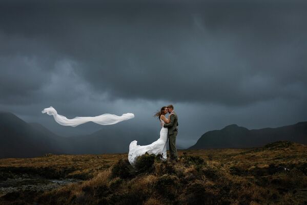 Снимок фотографа Оли Принс, победивший в категории &quot;Портрет пары&quot; - Sputnik Латвия