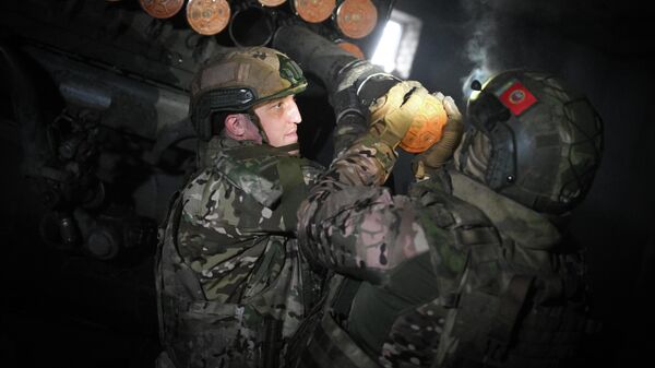 Боевая работа экипажа РСЗО Град ВС РФ в зоне СВО - Sputnik Латвия