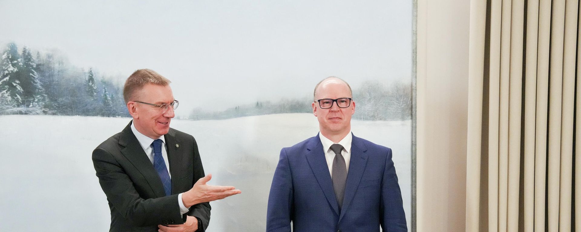 Президент Латвии Эдгарс Ринкевичс и генеральный прокурор Арминс Мейстерс (слева направо) - Sputnik Латвия, 1920, 07.07.2026