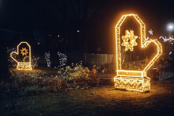 В это году, как признался мэр города Виестурс Клейнбергс, власти украсили к празднику не только Старую Ригу, но и другие районы В это году, как признался мэр города Виестурс Клейнбергс, власти украсили к празднику не только Старую Ригу, но и другие районы - Sputnik Латвия