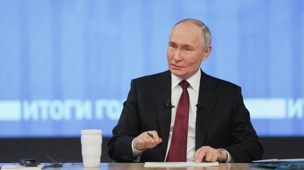 Итоги года: прямая линия с Владимиром Путиным - Sputnik Латвия