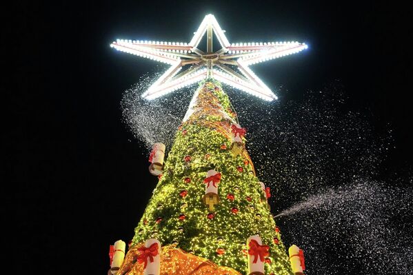 Рождественская елка в Херне, Германия. - Sputnik Латвия