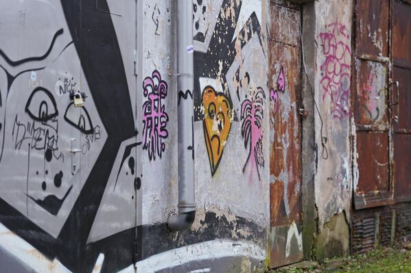 Граффити на стене производственного здания.  - Sputnik Латвия