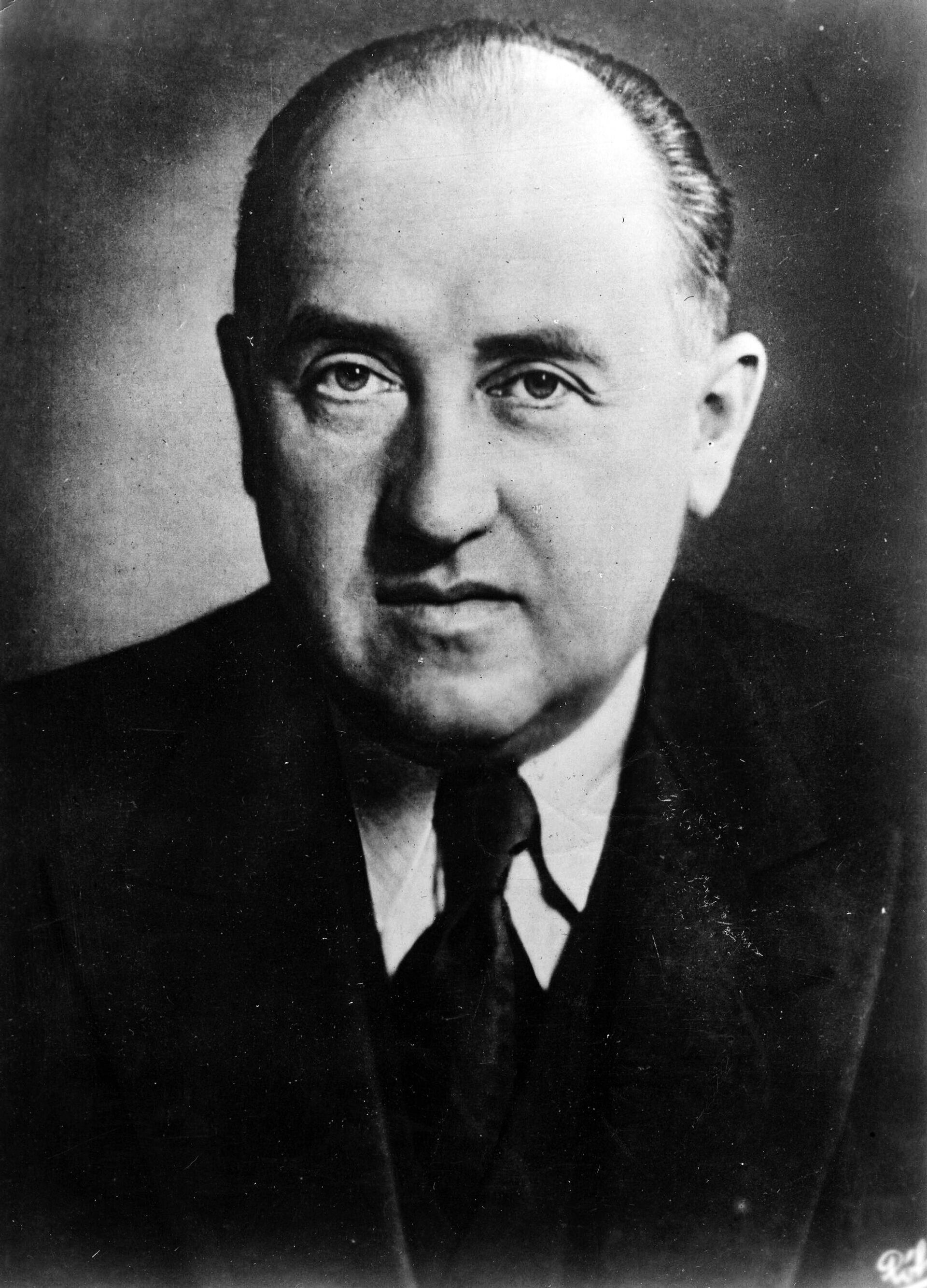 Вальтер Функ - бывший министр экономики нацистской Германии, президент Рейхсбанка - Sputnik Латвия, 1920, 26.12.2025