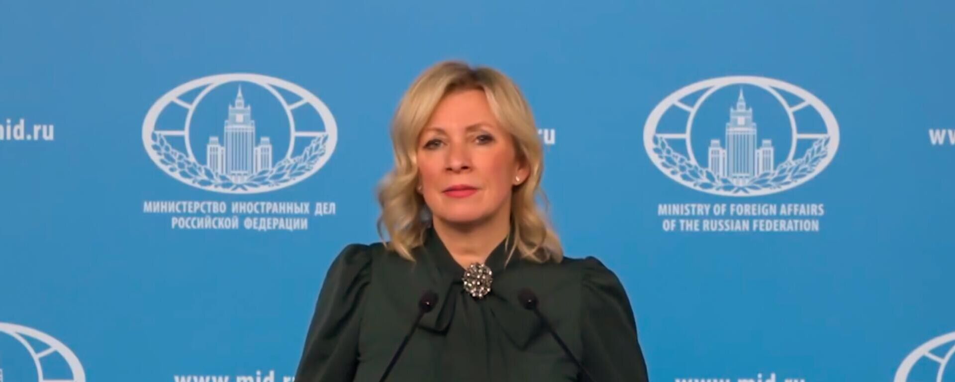 Комментарий официального представителя МИД России Марии Захаровой о задержании властями Латвии историка Виктора Гущина - Sputnik Латвия, 1920, 25.12.2025