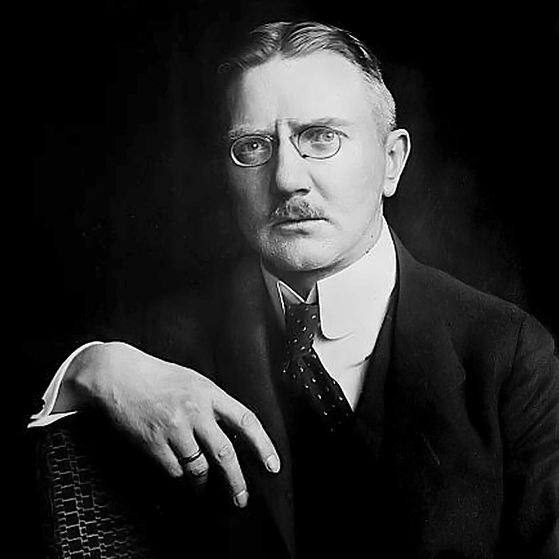 Ялмар Шахт - президент Рейхсбанка, министр экономики Третьего рейха - Sputnik Латвия, 1920, 29.12.2025