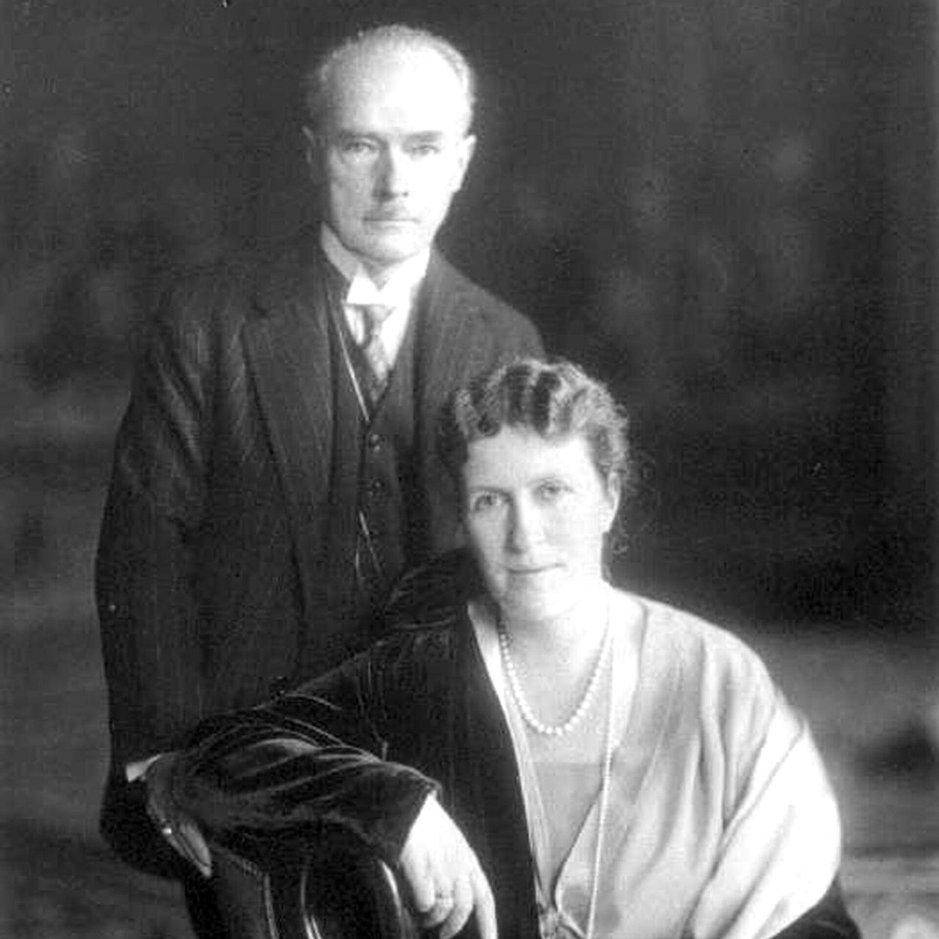 Густав Крупп с женой Бертой, 1927 год - Sputnik Латвия, 1920, 29.12.2025