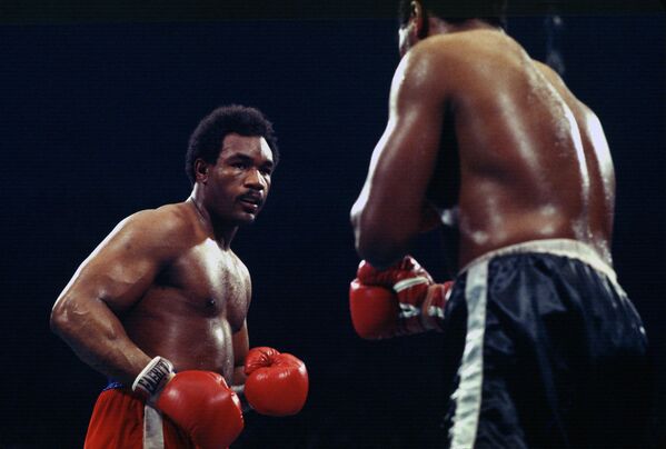 Олимпийский чемпион по боксу Джордж Форман умер 21 марта 2025 года. Ему было 76 лет.  - Sputnik Латвия