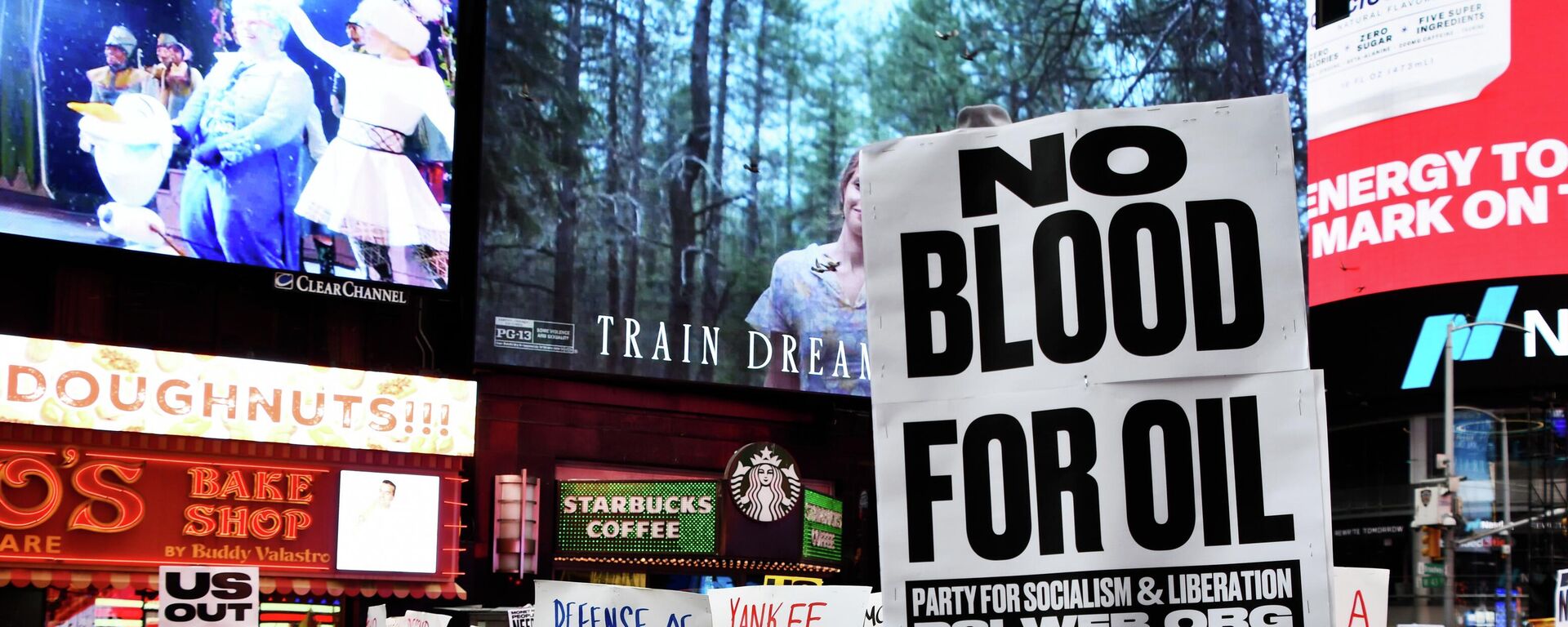 Митинг в Нью-Йорке против военной операции США в Венесуэле - Sputnik Латвия, 1920, 04.01.2026