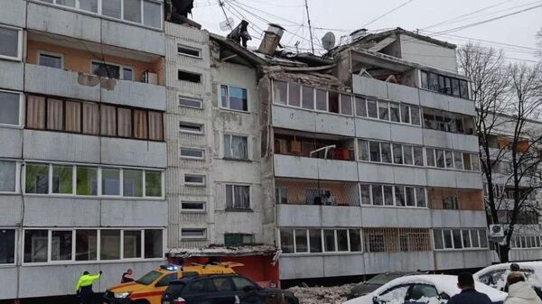 Последствия взрыва газа в жилом доме в Риге  - Sputnik Латвия