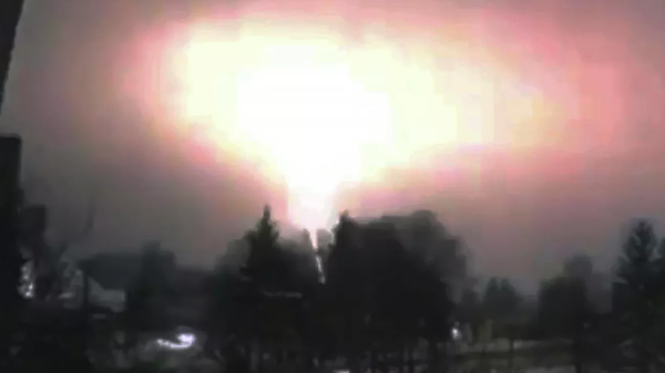 Момент удара гиперзвуковой ракетой Орешник по объектам критической инфраструктуры на Украине - Sputnik Латвия