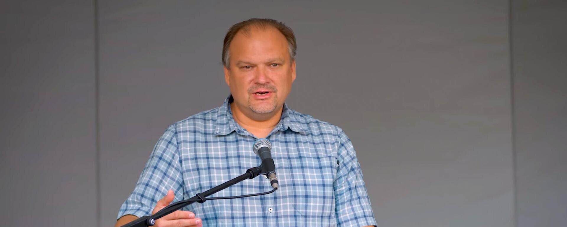 Латвийский адвокат Артурс Звейсалниекс - Sputnik Латвия, 1920, 13.01.2026