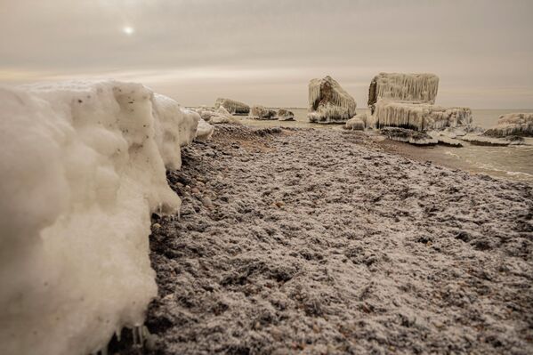 Северные форты (Кароста) Лиепаи, покрытые льдом. - Sputnik Латвия