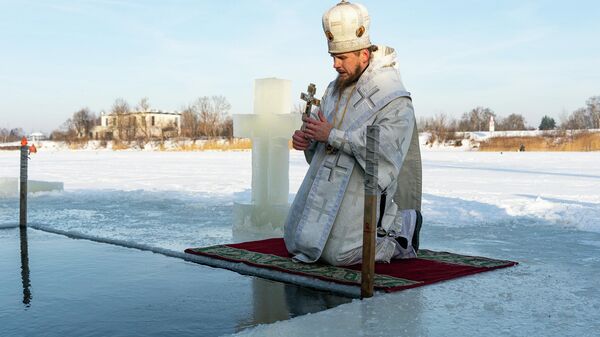 Крещенские купания в Елгаве - Sputnik Латвия