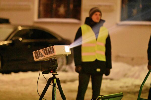 В своих работах Сусанна Валлин сочетает движущиеся изображения, звук, перформанс и текст, наблюдая за людьми, местами и даже самим временем. - Sputnik Латвия