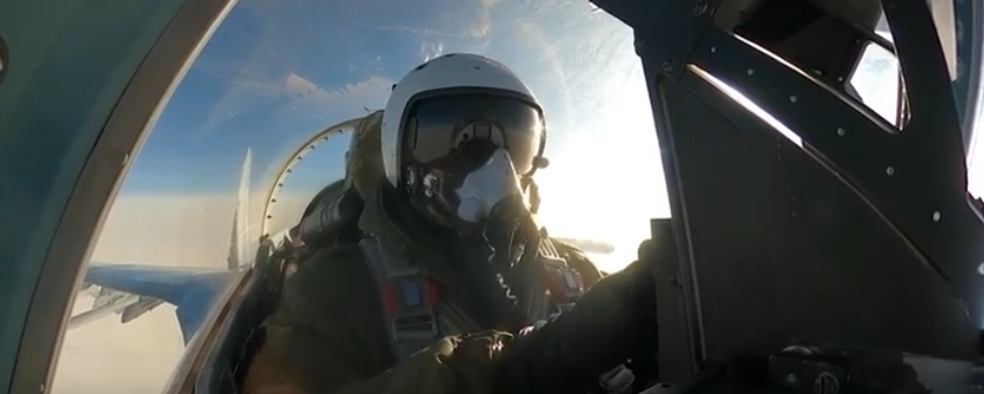 Истребитель Су-35С ВКС России на боевом дежурстве в зоне СВО - Sputnik Латвия, 1920, 26.01.2026