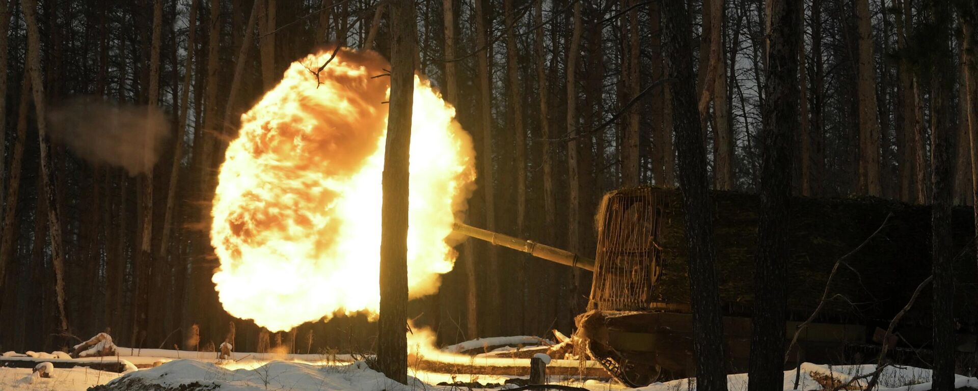 Боевая работа экипажа танка Т-90М Прорыв ВС России в зоне СВО - Sputnik Латвия, 1920, 04.02.2026