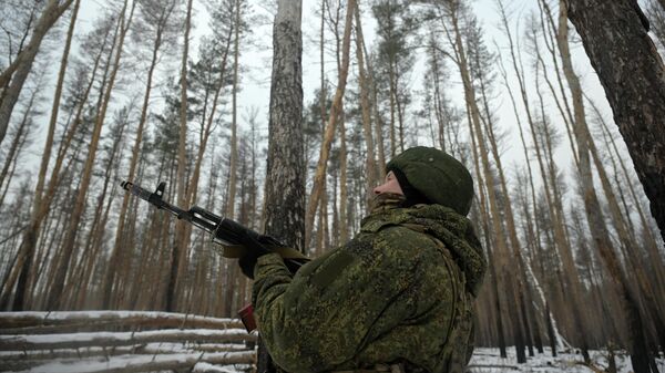 Боевая работа танкистов группировки войск Запад в ЛНР - Sputnik Латвия