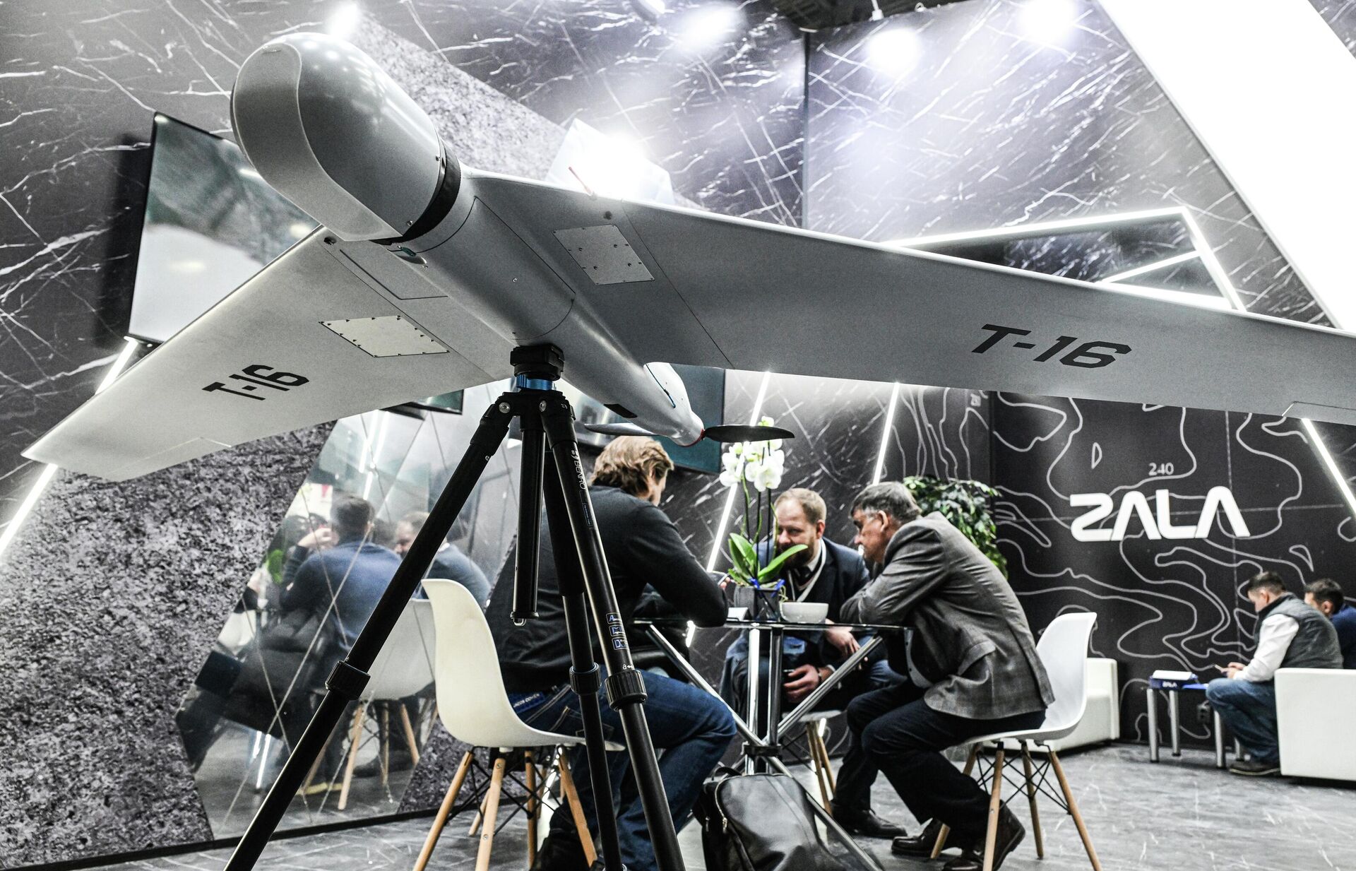 Беспилотный летательный аппарат ZALA T-16 на выставке НАИС-2026 в Москве - Sputnik Латвия, 1920, 04.02.2026