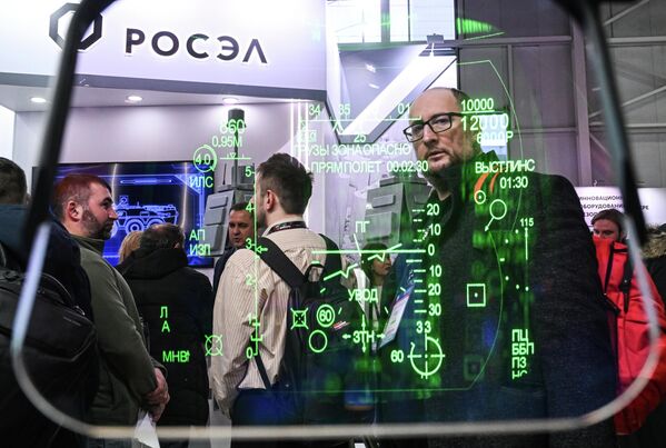 Широкоформатный коллиматорный индикатор - индикатор на лобовом стекле (ИЛС), разработанный Раменским приборостроительным конструкторским бюро. - Sputnik Латвия